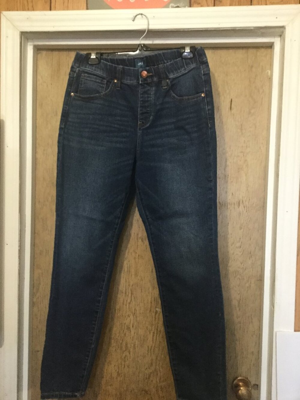 Like new Jag pull on  jeans the  Valentina skinny size 10 waist =15" inseam =28